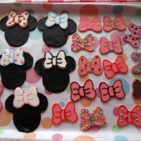 Minnie Mouse party and cake decorations