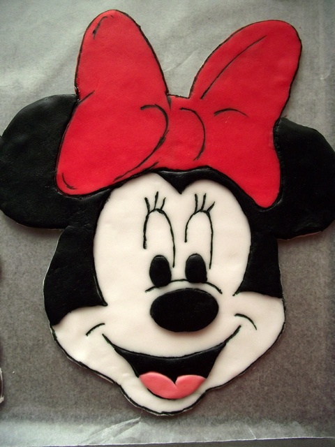 Minnie Mouse cake decoration